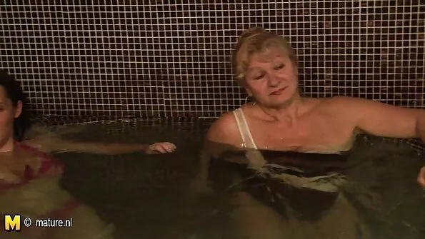 Мила розсунула sestra porno ніжки перед новим знайомим.