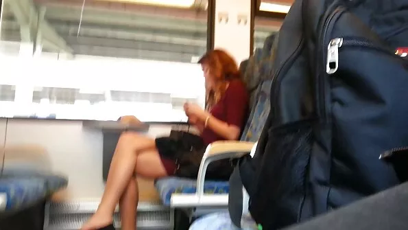 Дві повії в панчохах б'ють порно сестри попки в анальному сексі.