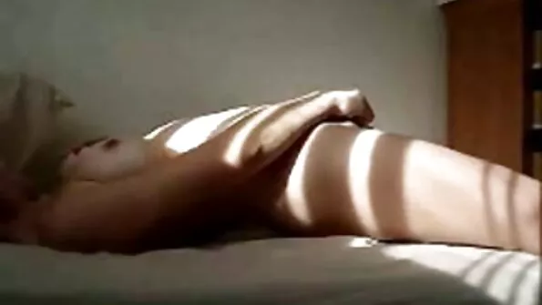 Мила porno sex sestra дияволиця трахкає в очко і дрочить писку.