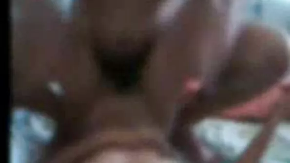 Набув у листку соковиту худорляву і спустив на порно сестри попку.