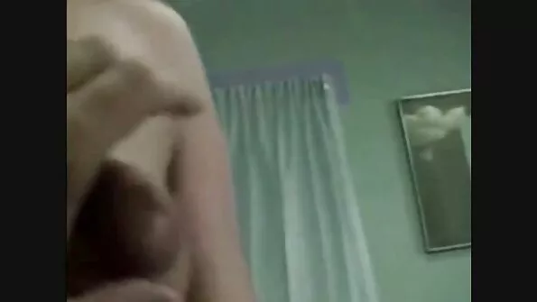 Вусатий мужик жорстко шпиляє сися негритоску. порно брата і сестри