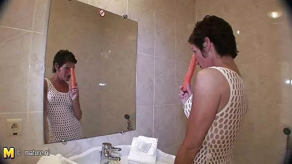 Репетиція стриптизу закінчилася спермою в sestra i brat porno video роті.
