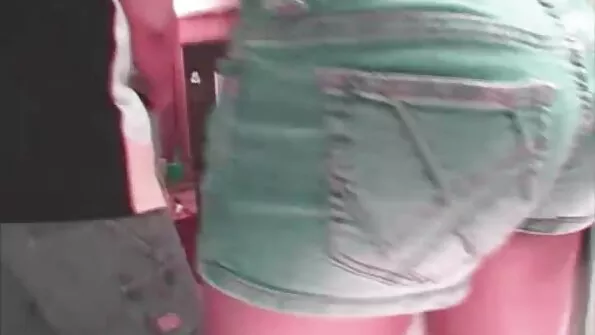Гаряча шатенка трахкає з умілим хлопцем у всі дірки. sestra porno