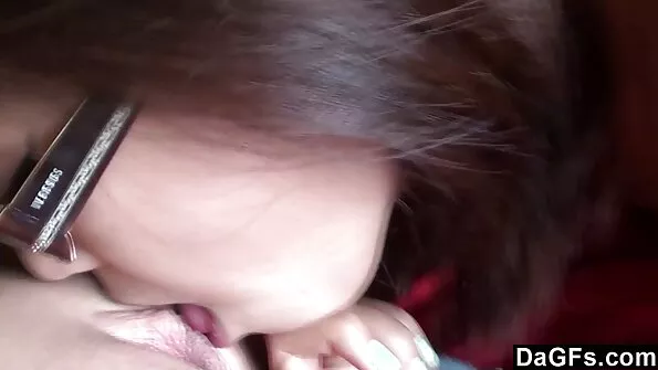 Бабочки зняли чуваків у секс відео брат і сестра кафе для груповушки.