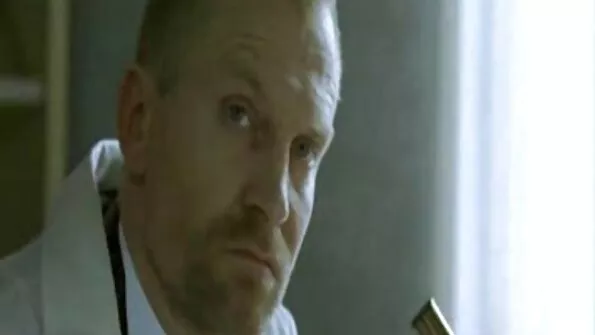 Розпусниця середнього віку голосно стогне від sestra porno сексу в пизду.