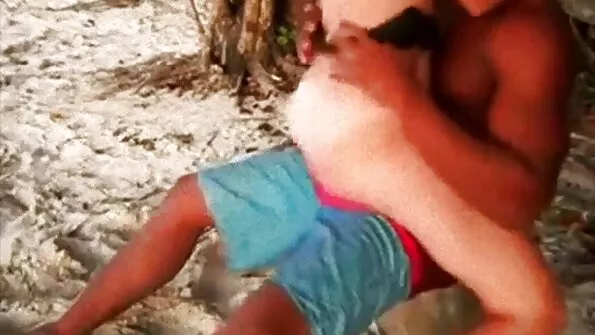 Вульгарний водій sex sestra video оттрахал у полі сексапільну брюнеточку.